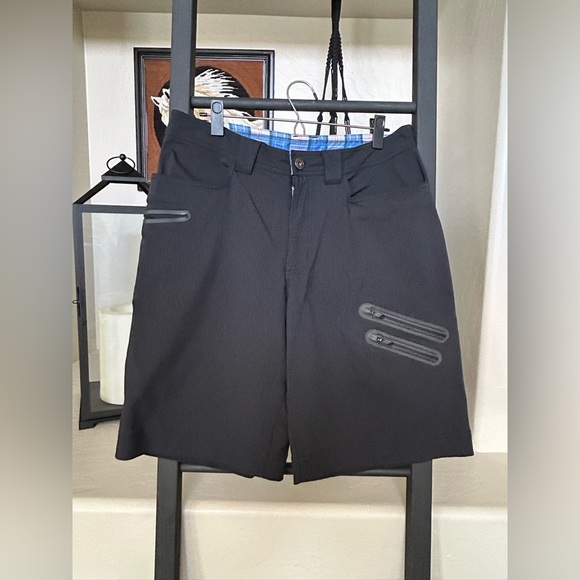 Lululemon Cargo Commute Shorts in Black Size 34 - Picture 1 of 5
